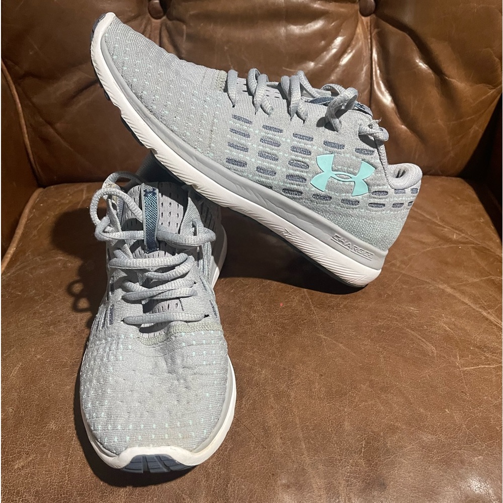 Women’s Under Armour shoes sz 8.5